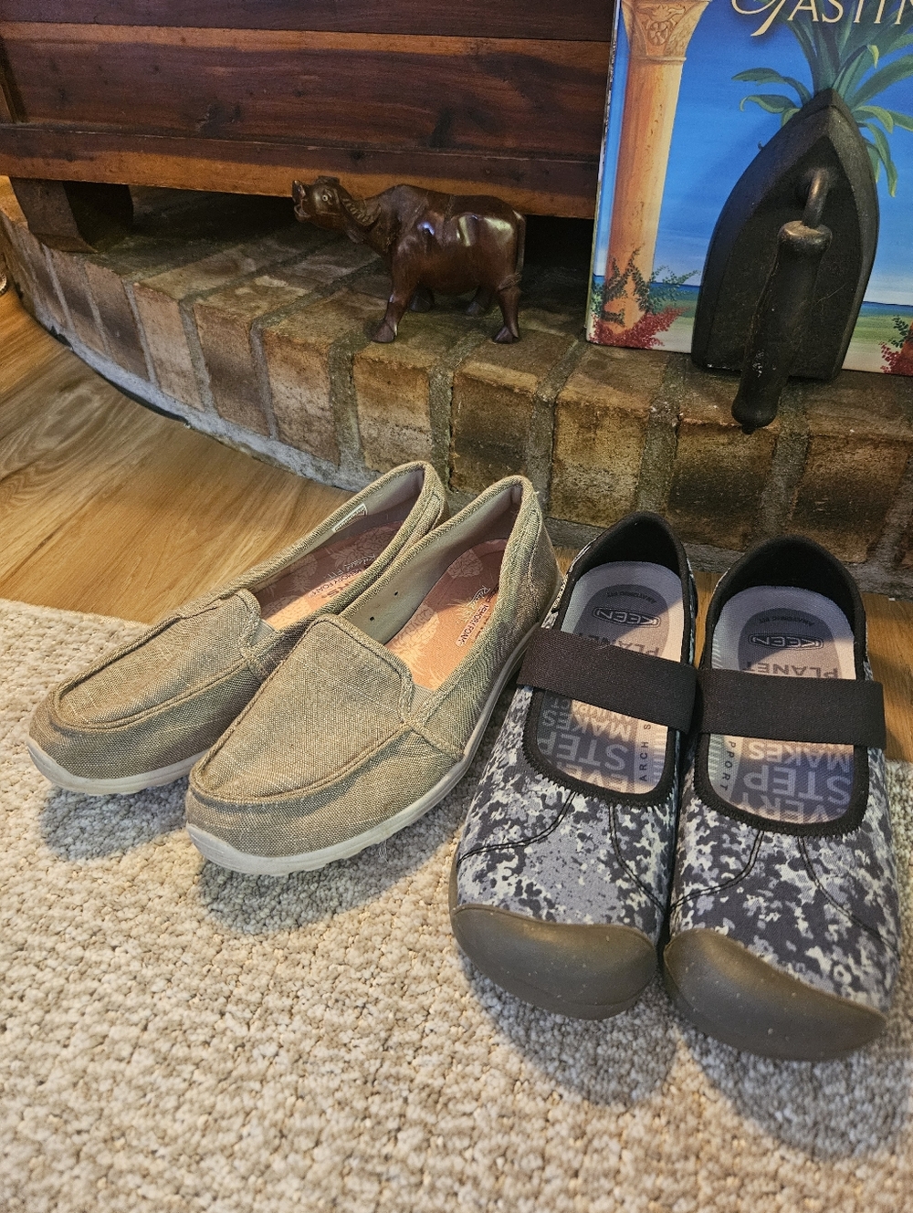 Lot Of 2 Pair Size 9.5 Womens Casual Slip Ons! KEEN & Skechers - Like New!